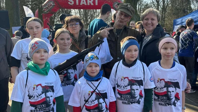 Uczniowie z Łęk Szlacheckich pobiegli w hołdzie Żołnierzom Wyklętym