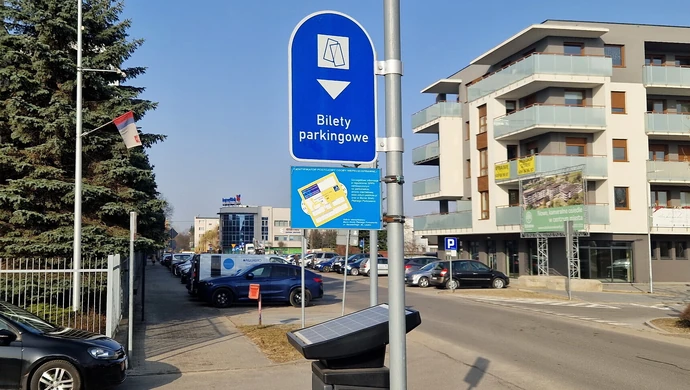 Bezpłatne 30 minut parkowania. Kto zyskał, kto stracił?