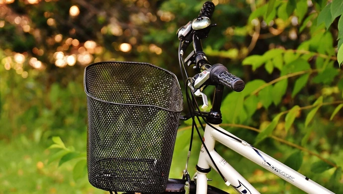  Stracił orientację w terenie i oddalił się aż 20 km od domu. Pomógł mu policjant