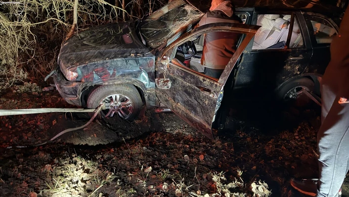 BMW dachowało pod Piotrkowem. Zawiniła prędkość? 