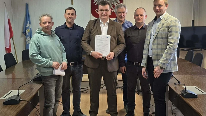 Umowa podpisana. Rusza modernizacja stacji wodociągowej w Szynczycach