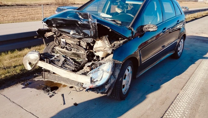 Zderzenie trzech aut na S8 w Studziankach. Jedna osoba poszkodowana