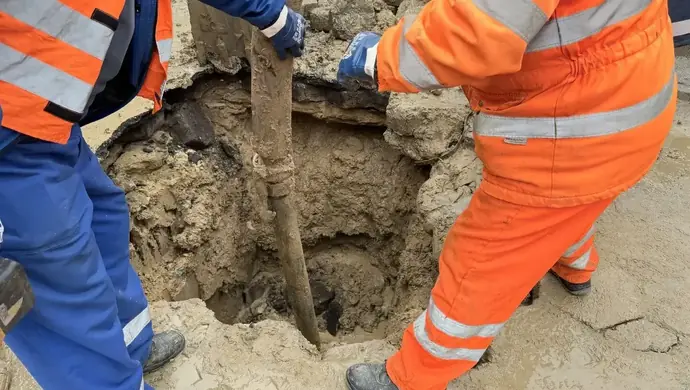 Awaria sieci ciepłowniczej w Piotrkowie. Służby wrócą do pracy w poniedziałek