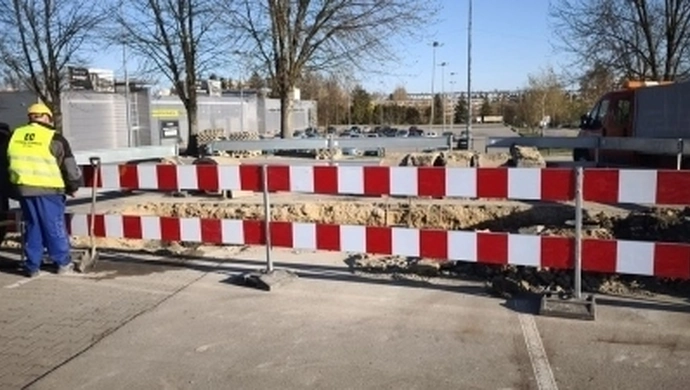 Awaria przy ul. Dmowskiego usunięta – ciepło wraca do domów