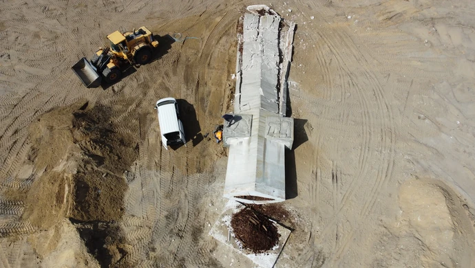 Pomnik w Polichnie zburzony. Co stanie się z jego fragmentami?