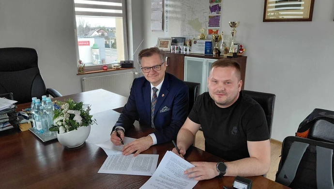 Nowa świetlica w Gajkowicach coraz bliżej – podpisano umowę na realizację inwestycji