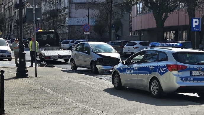 Dwa auta zderzyły się przy MOK-u