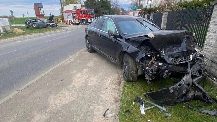 Groźny wypadek pod Piotrkowem. 4 osoby ranne, 12-latek w ciężkim stanie
