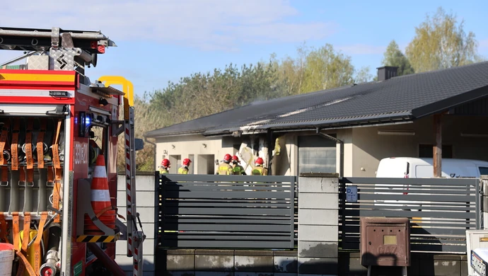 Pożar garażu w Piotrkowie. Straty sięgają 150 tysięcy złotych