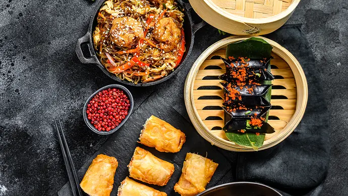 Kurczak na gorącym półmisku – teatr smaków w Twojej jadalni 