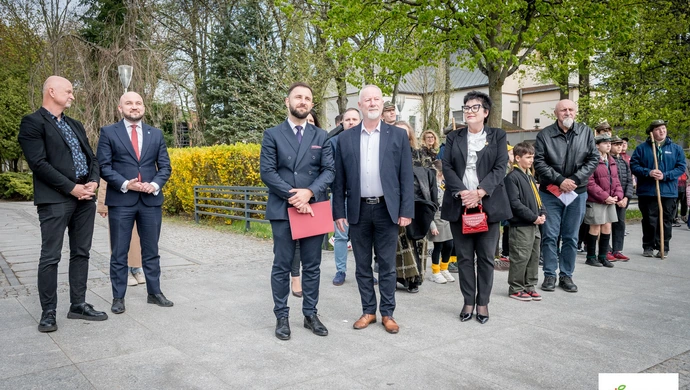 Nowa tradycja o 17:37. W centrum Bełchatowa rozbrzmiewa hejnał