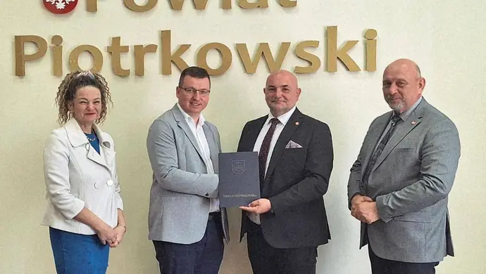 Porozumienie podpisane. Orlik w Czarnocinie nadal dostępny dla mieszkańców