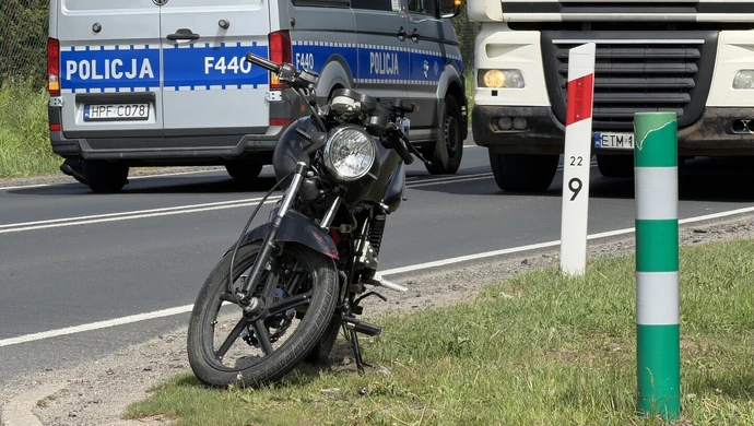Motocyklista ranny po zderzeniu z busem na DK91 pod Piotrkowem
