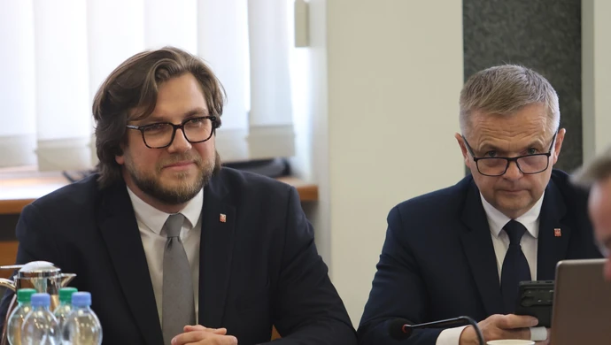 Prezydent z wotum zaufania i absolutorium. Sesja Rady Miasta Piotrkowa na żywo