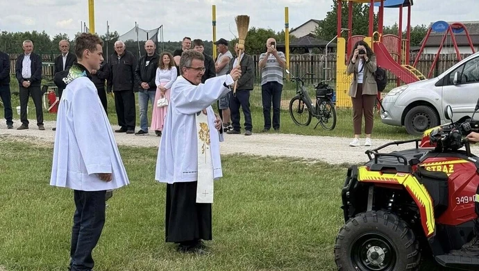 Nowy sprzęt dla OSP Lubień. Strażacy otrzymali quada i wyposażenie ratownicze