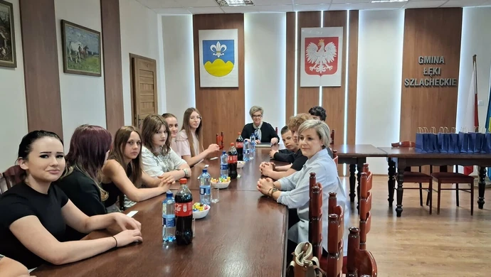 Ósmoklasiści odwiedzili Urząd Gminy Łęki Szlacheckie