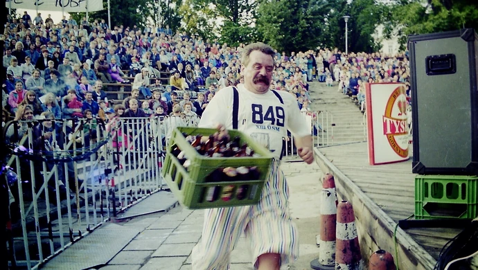 Kegi, kufle i tłumy w amfiteatrze. Tak wyglądała Piotrkowska Olimpiada Piwna [ZDJĘCIA]