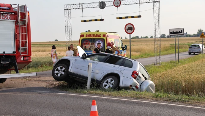 Wjechała do rowu na Krakowskim Przedmieściu. Dostała mandat