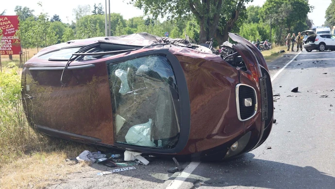 Poważny wypadek na drodze Piotrków - Sulejów. DK12 zablokowana
