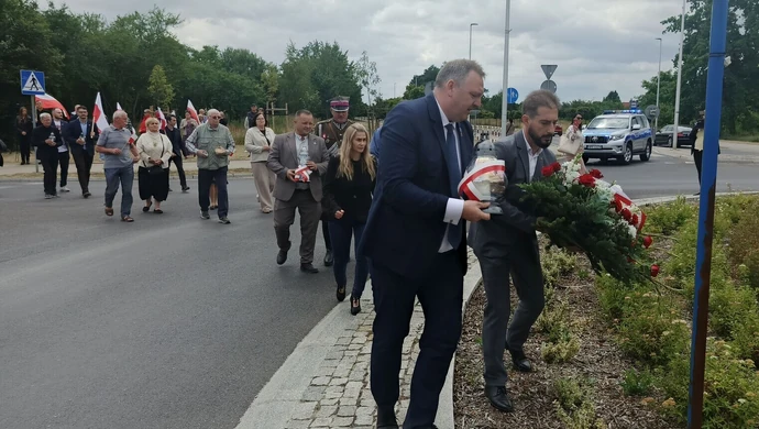 Uroczystości na Rondzie Ofiar Rzezi Wołyńskiej w Piotrkowie 