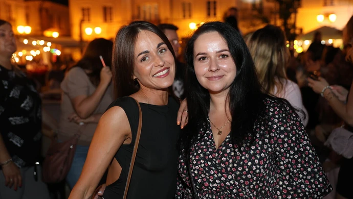 Rynek Trybunalski pękał w szwach! Tłumy na pierwszej letniej potańcówce miejskiej ZDJĘCIA