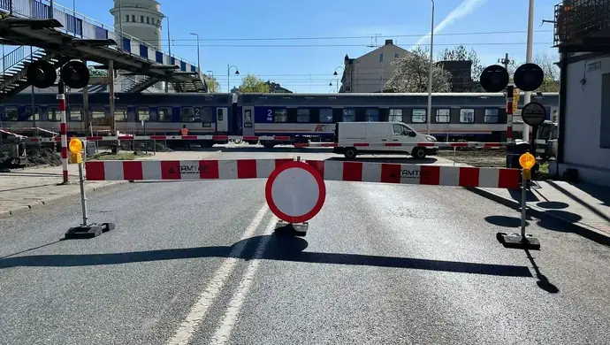 Kolejny etap modernizacji. Zamknięty przejazd na Słowackiego w Piotrkowie