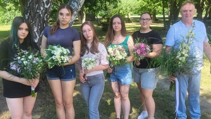 Nowe kwalifikacje uczniów ZSCKU w Czarnocinie dzięki kursowi florystyki