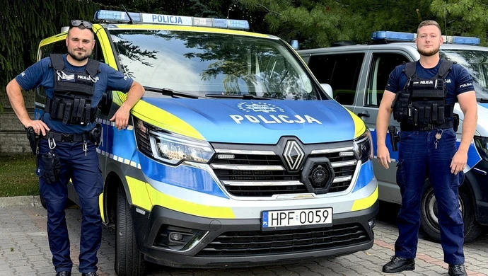 Usłyszeli wołanie o pomoc. Policjanci uratowali 54-latka z objawami hipoglikemii
