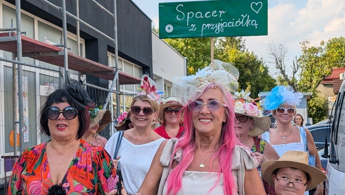 Spacer z Przyjaciółką i odsłonięcie Ławeczki Przyjaźni. Nowe miejsce spotkań w Piotrkowie