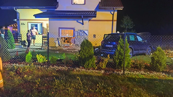 Kompletnie pijany wjechał w dom w Tomawie