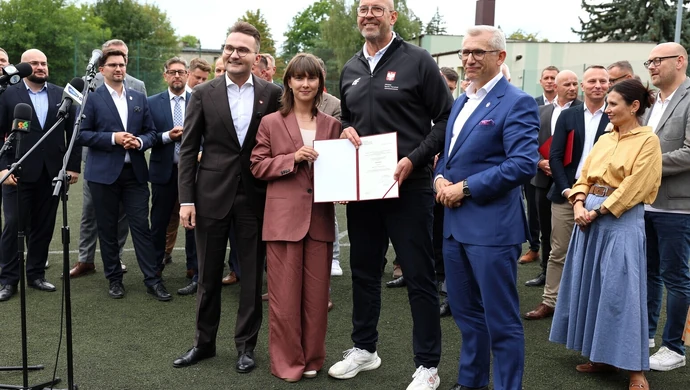 Pół miliona złotych dla piotrkowskiego Orlika. Minister sportu ogłosił wyniki programu