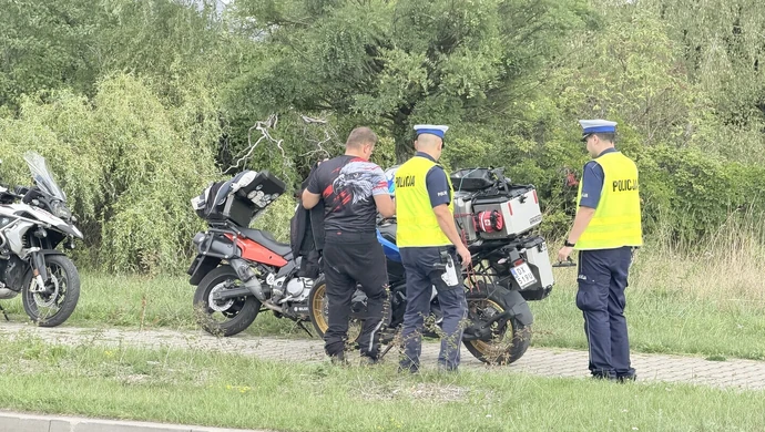 Zderzenie dwóch motocykli na skrzyżowaniu w Piotrkowie. 1500 zł mandatu i 12 punktów