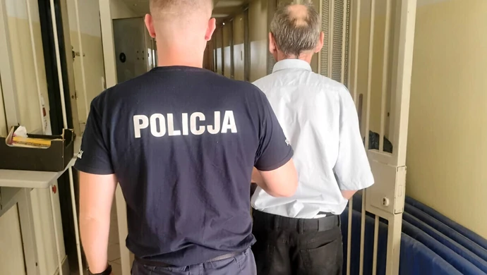 Groził śmiercią i zaatakował metalowym tłuczkiem. 60-latek usłyszał zarzuty