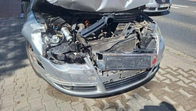 Kolizja w Piotrkowie. Na Sulejowskiej zderzył się dwie osobówki