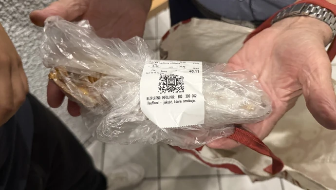 Kupił makrelę, zapłacił jak za rybną ucztę. W domu odkrył… łososia