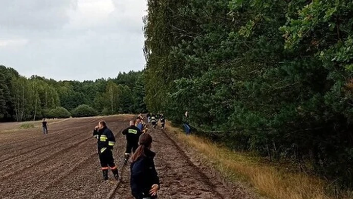 Zaginął 86-latek. Wyszedł z domu boso i bez telefonu, odnalazł go dron 