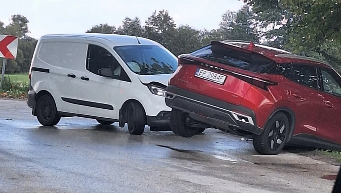 Dwie osoby w szpitalu po zderzeniu Forda z chińskim SUV-em