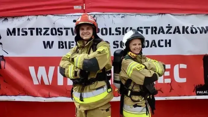 Strażacy z gminy Wola Krzysztoporska pobiegli po schodach Pałacu Kultury i Nauki