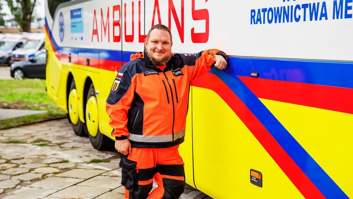 Wygląda jak autobus, w środku jest mobilnym szpitalem. Pierwszy taki ambulans w Polsce trafił do Łodzi