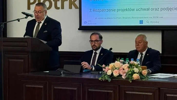 Za nami sesja Rady Powiatu Piotrkowskiego. Dobre wieści z DPS w Łochyńsku i kolejne inwestycje drogowe