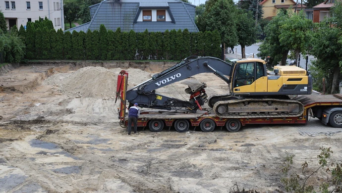 Budowa parkingu przy Urzędzie Gminy w Woli Krzysztoporskiej już rozpoczęta
