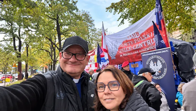 Działacze z Piotrkowa i Tomaszowa na proteście przed Trybunałem Konstytucyjnym