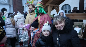 Barwny Orszak Trzech Króli przemaszerował w Piotrkowie ZDJĘCIA