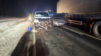 Groźny wypadek na DK12 w Poniatowie. Zderzyły się bus, ciężarówka i auto osobowe