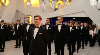 Zachwycający polonez i wyjątkowy bal studniówkowy TPS w Piotrkowie ZDJĘCIA