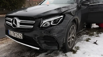 Audi wymusiło pierwszeństwo i uderzyło w Mercedesa 