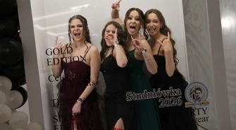 Przepiękny bal! Studniówka maturzystów II LO w Piotrkowie. ZDJĘCIA