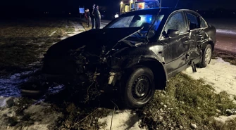 Groźny wypadek pod Piotrkowem. Dwie osoby ranne 