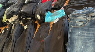 KAS przejęła na targowisku podrobioną odzież