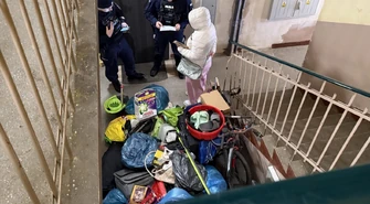 Czy tak wolno eksmitować? Rzeczy na klatce, lokatorzy bez dachu nad głową